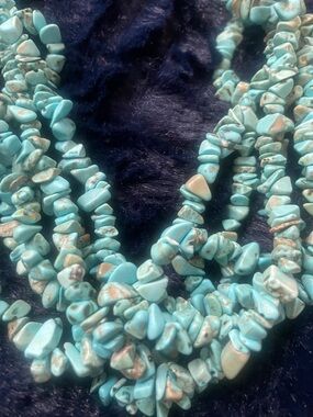 Multi-Strand turquoise Necklace - Women Jewelry. Adjustable length clasp